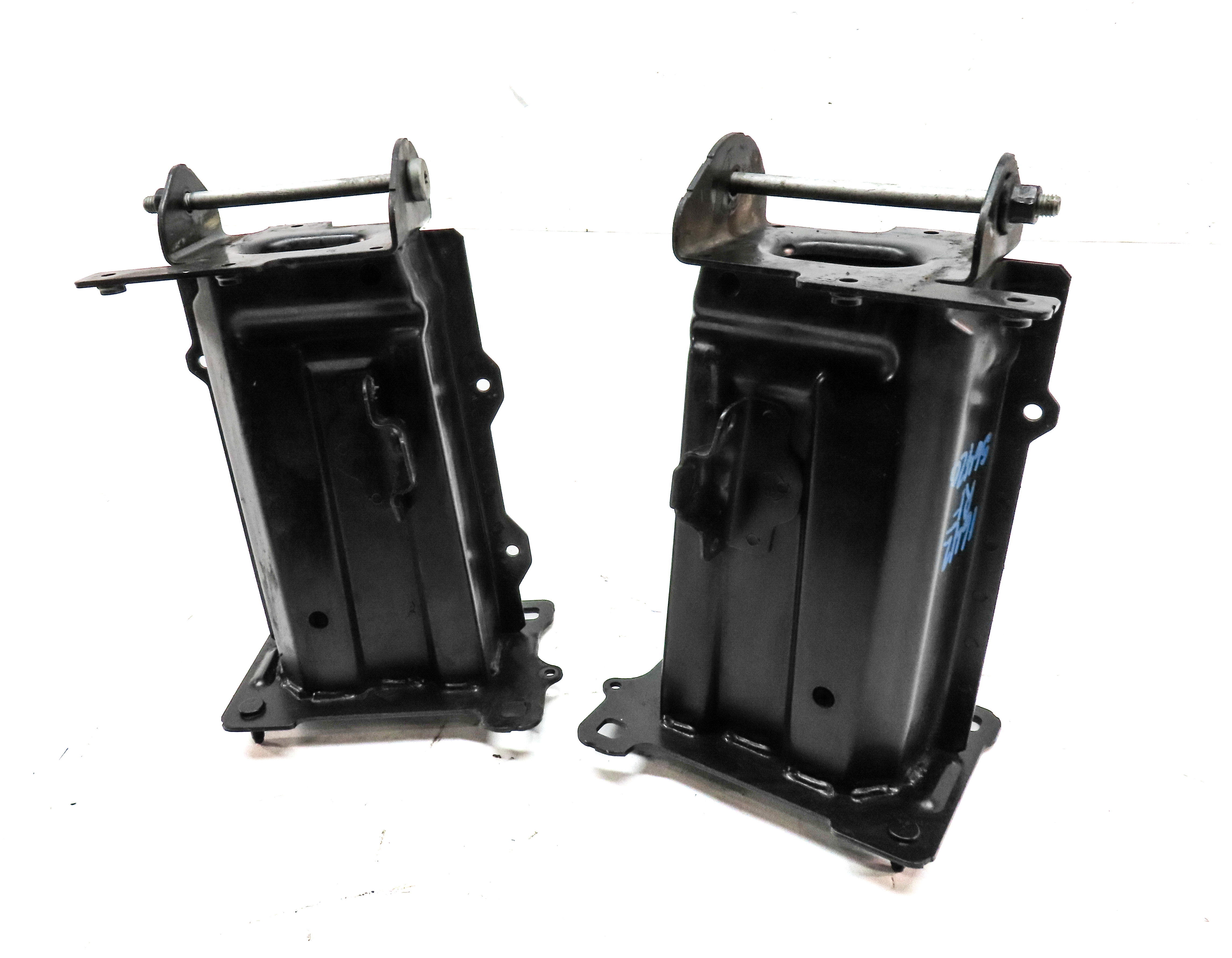 2003-2008 BMW Z4 (E85) FRONT LEFT & RIGHT BUMPER REINFORCEMENT BRACKET SET 2 — exact item pictured